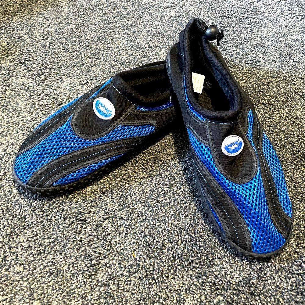 The Wave Men's Waterproof Water Shoes Size 9